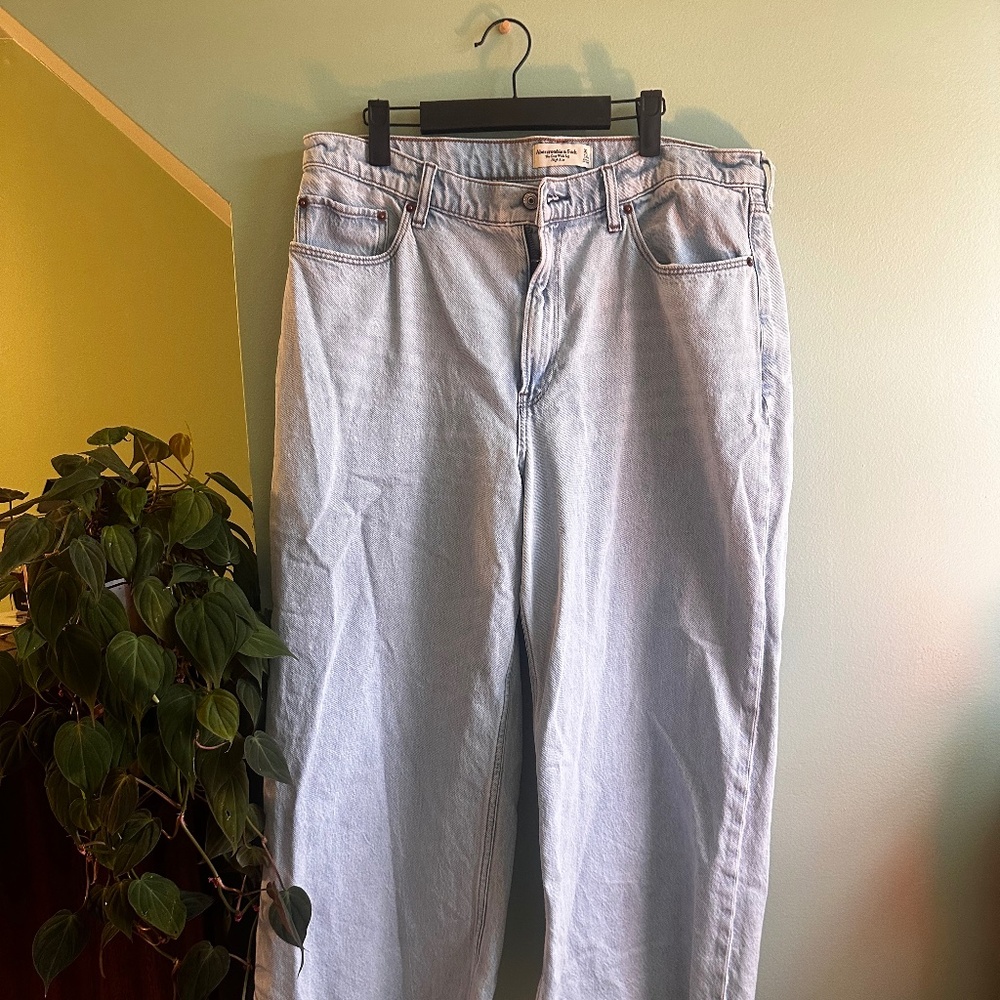 Abercrombie Wide Leg Cropped Jeans